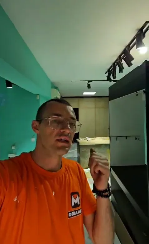 Vídeo real d’una fase de reforma interior d’un local comercial a Catalunya.